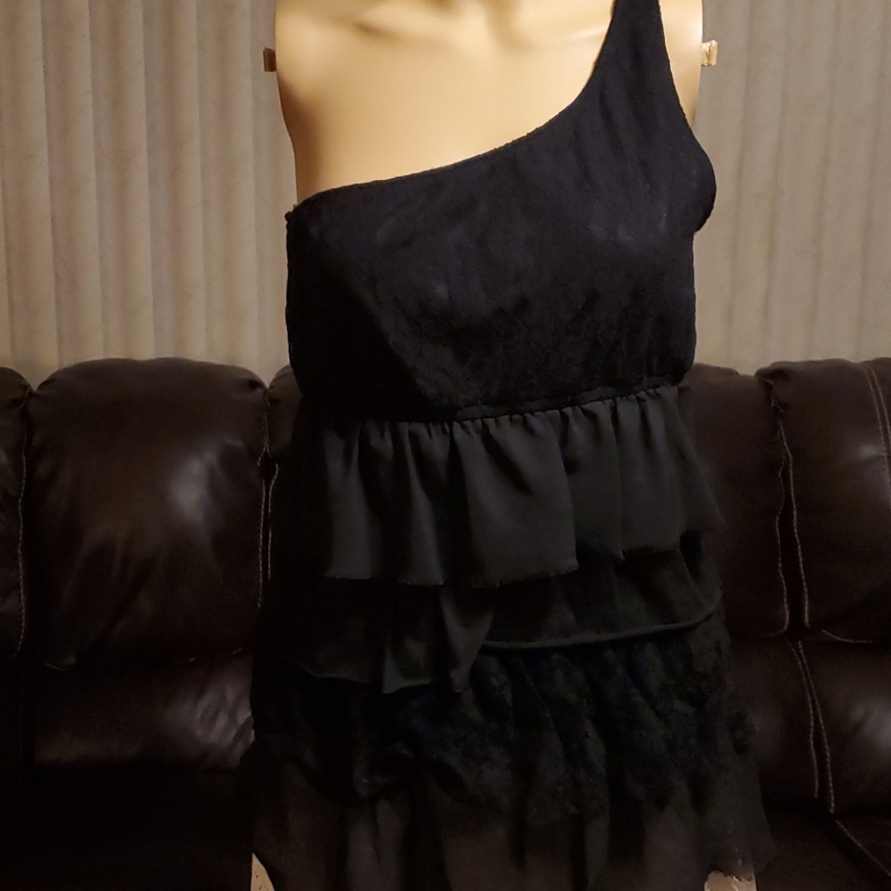 Perfect Hot Tempered off on shoulder shirt large